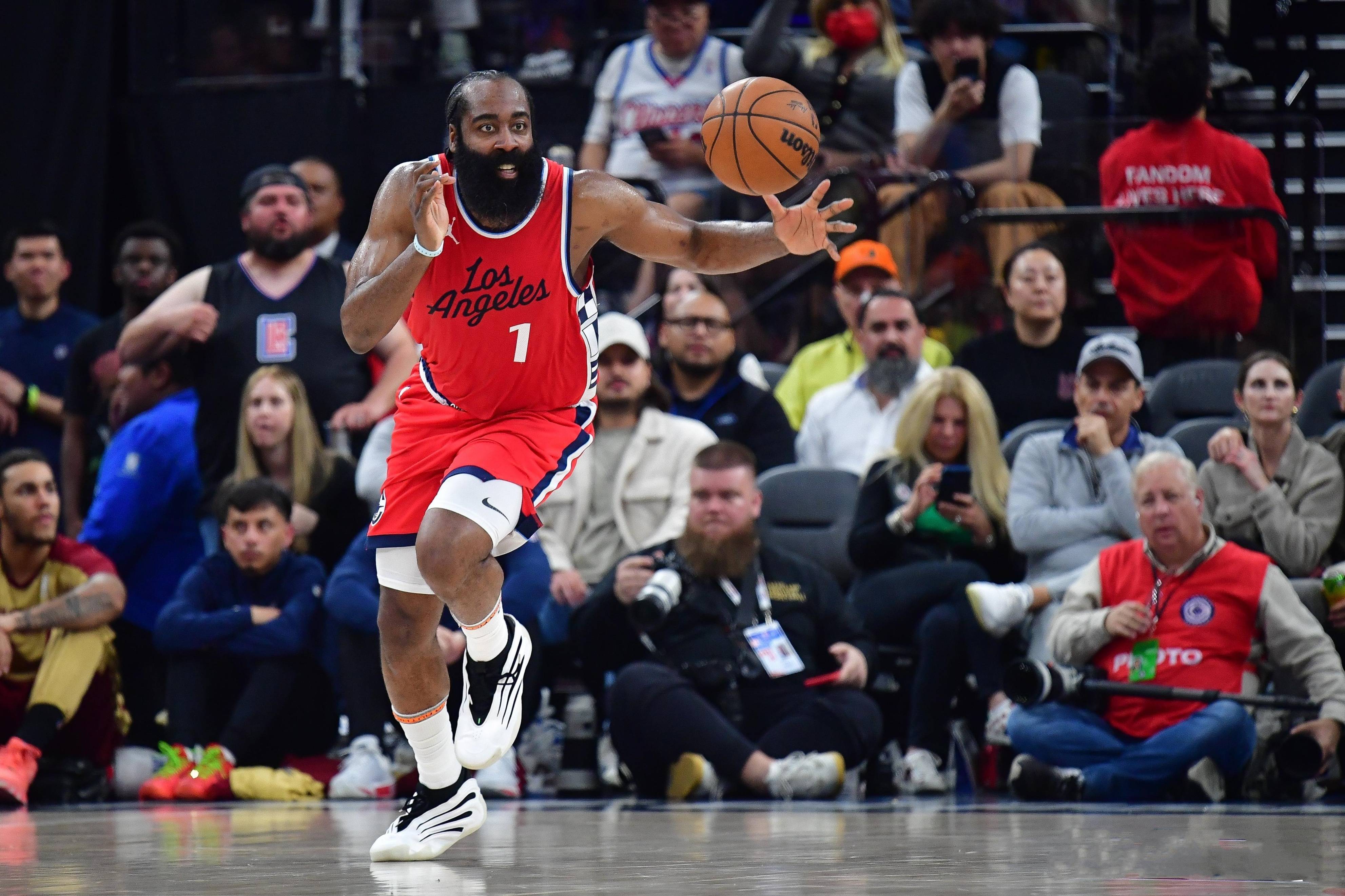 爱游戏官网-哈登官方宣布表现优异新规，澳大利亚队引发争议！-爱游戏官网