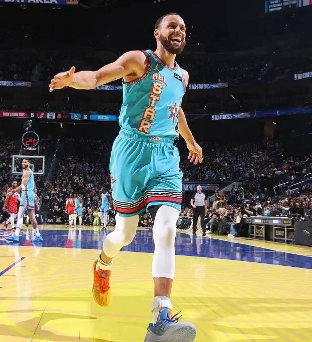 德罗巴重返赛场,大比分获胜首场状态出色,勇士观众沸腾! 德罗巴重返赛场,大比分获胜首场状态出色,勇士观众沸腾!